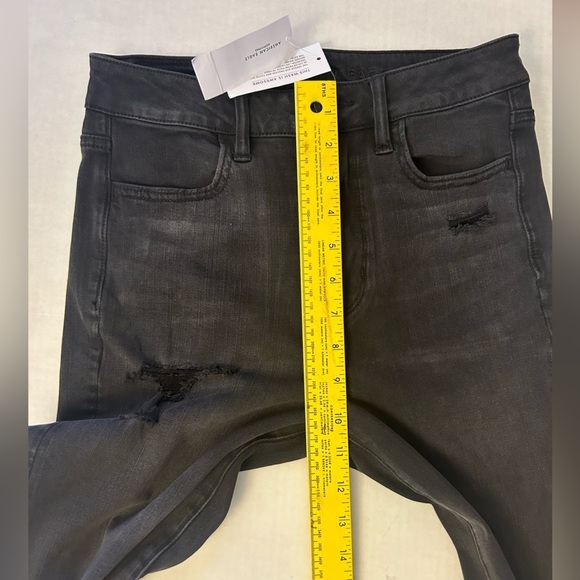 American Eagle Black Super Stretch Jeans w/Distressed Details NWT Sz-4short. U13 - Picture 8 of 12